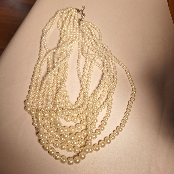 Faux Pearl Fashion Mob Wife Necklace 9 Strands Graduated Beads White Old Money - Picture 6 of 7